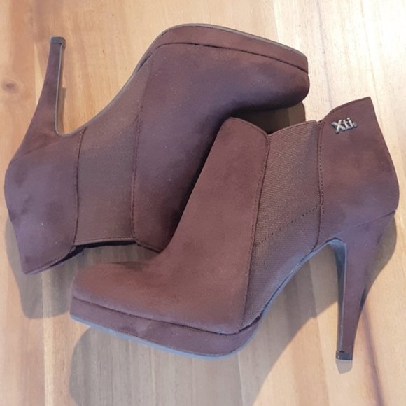 Chocolate color Suede Booties - Picture 6 of 6